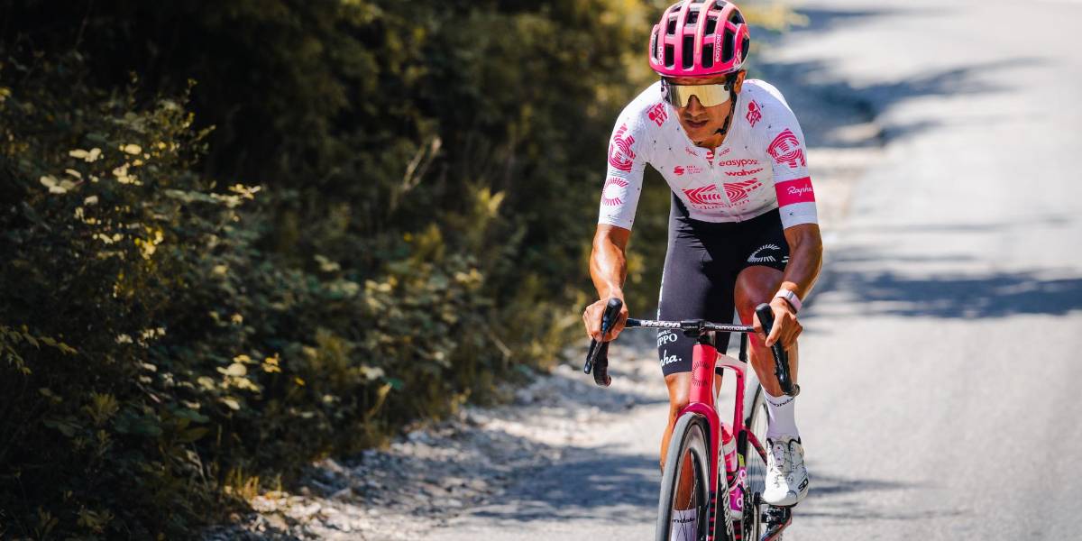 Este es el uniforme que lucirá Richard Carapaz en Giro de Italia 2025