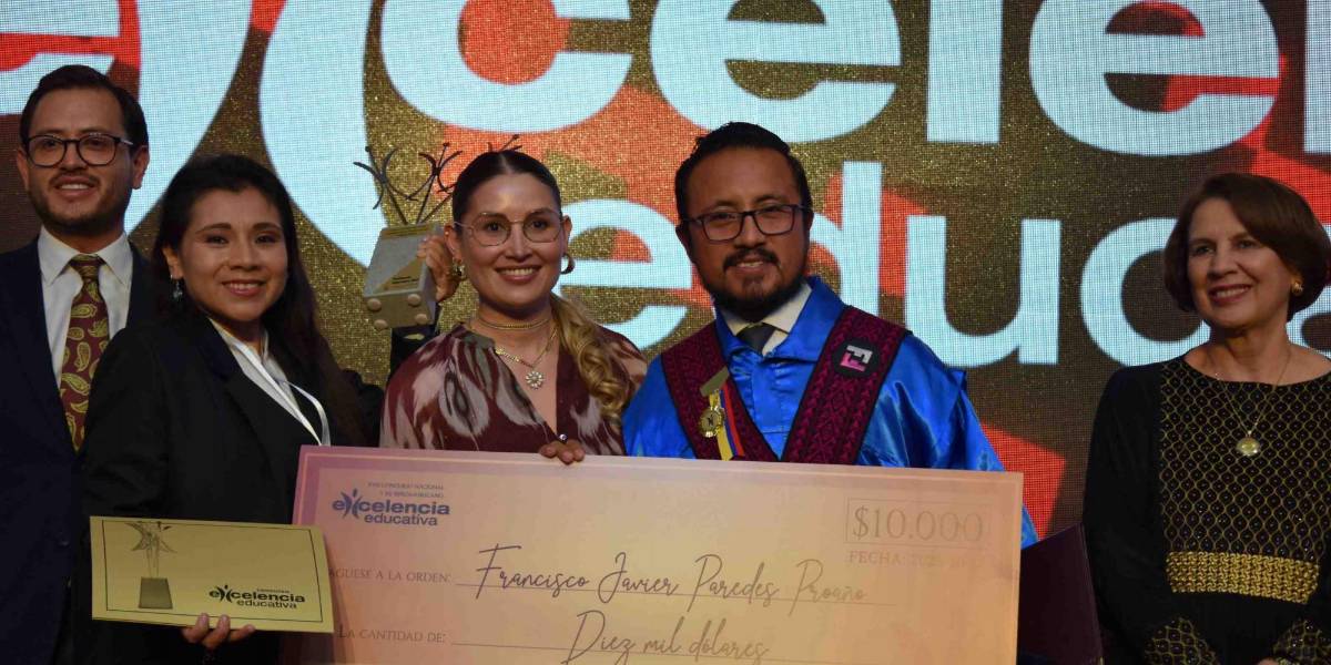 De Cotopaxi a Iberoamérica: profesor ecuatoriano triunfa con proyecto tecnológico para cuidar el ambiente