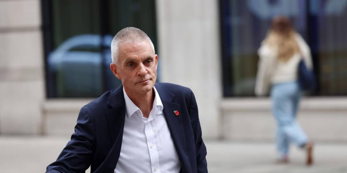 El director general de la BBC y la máxima responsable de noticias dimiten tras las críticas por la edición de un documental sobre Trump