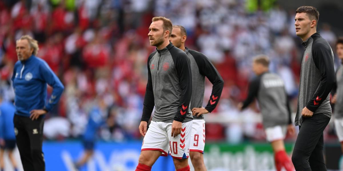 Jugador de Dinamarca se desploma en la cancha en partido de Eurocopa