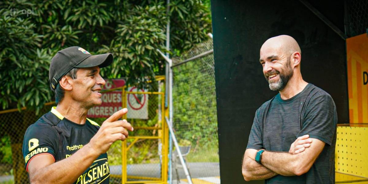 Félix Sánchez Bas visitó la práctica de Barcelona SC tras su victoria en la Libertadores