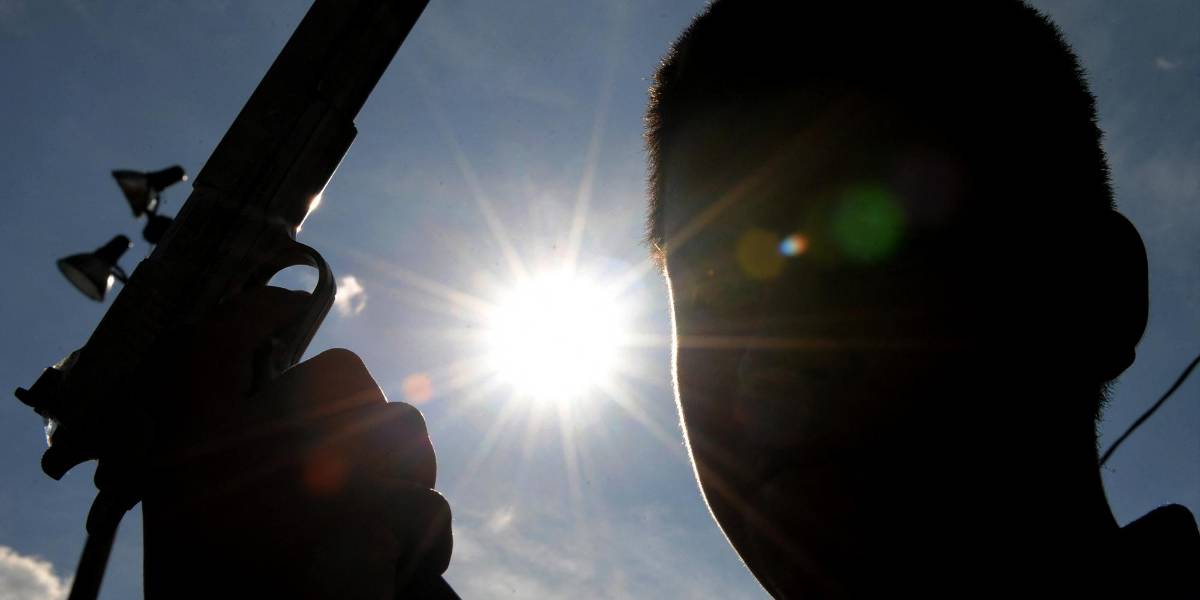 Atentado contra Miguel Uribe: los miles de menores que durante décadas han sido reclutados por grupos armados para matar en Colombia