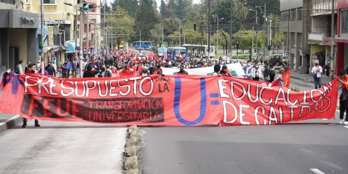 Estudiantes universitarios se unen a las movilizaciones en contra del Gobierno