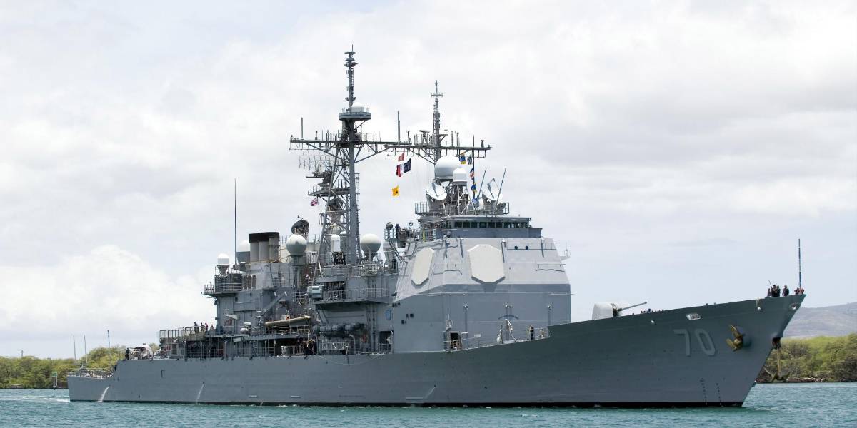 Submarino nuclear y buque lanzamisiles refuerzan el arsenal militar de EE. UU. en el mar caribe