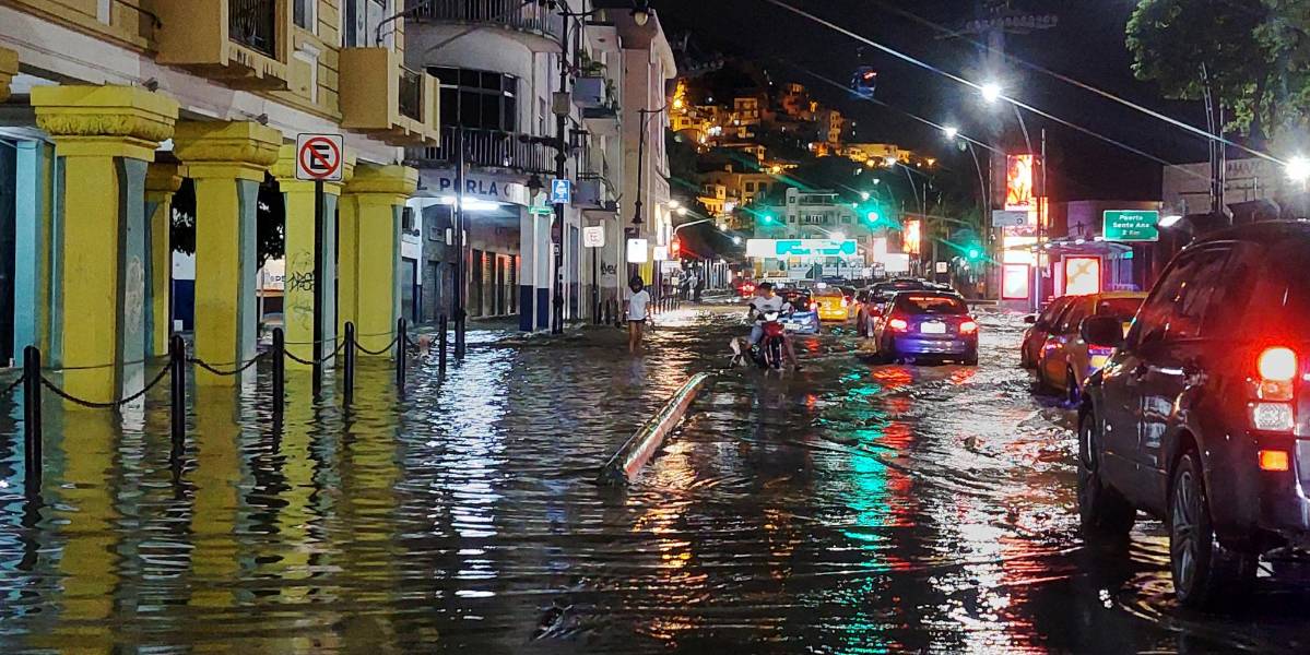 Se registran inundaciones en diferentes sectores de Guayaquil, la noche de este 30 de marzo