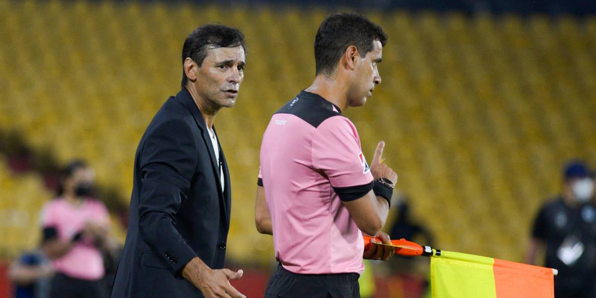 Bustos no cobraría unos premios económicos que le adeuda Barcelona para irse a Santos