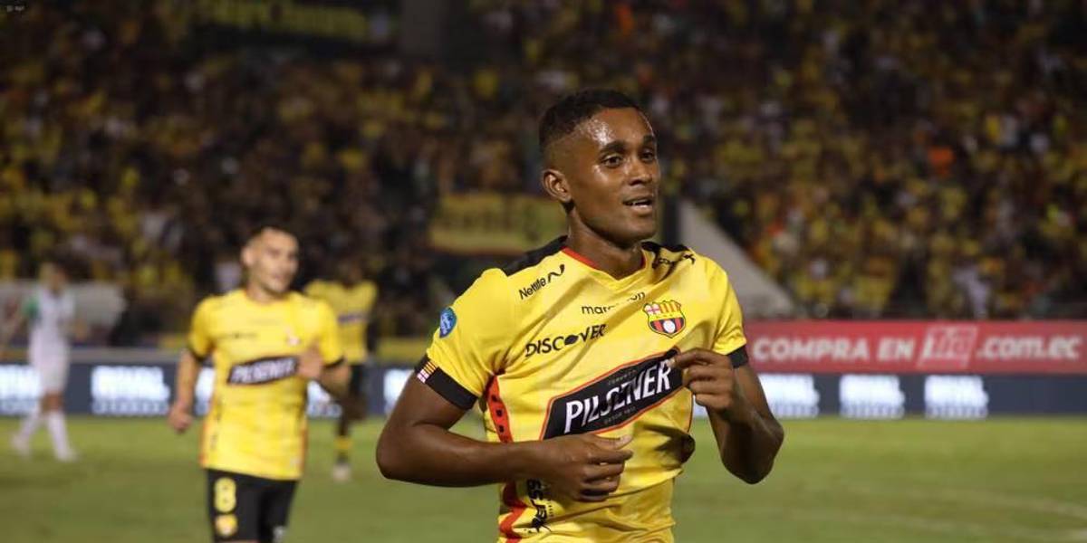 Fidel Martínez pasará de Barcelona SC a El Nacional