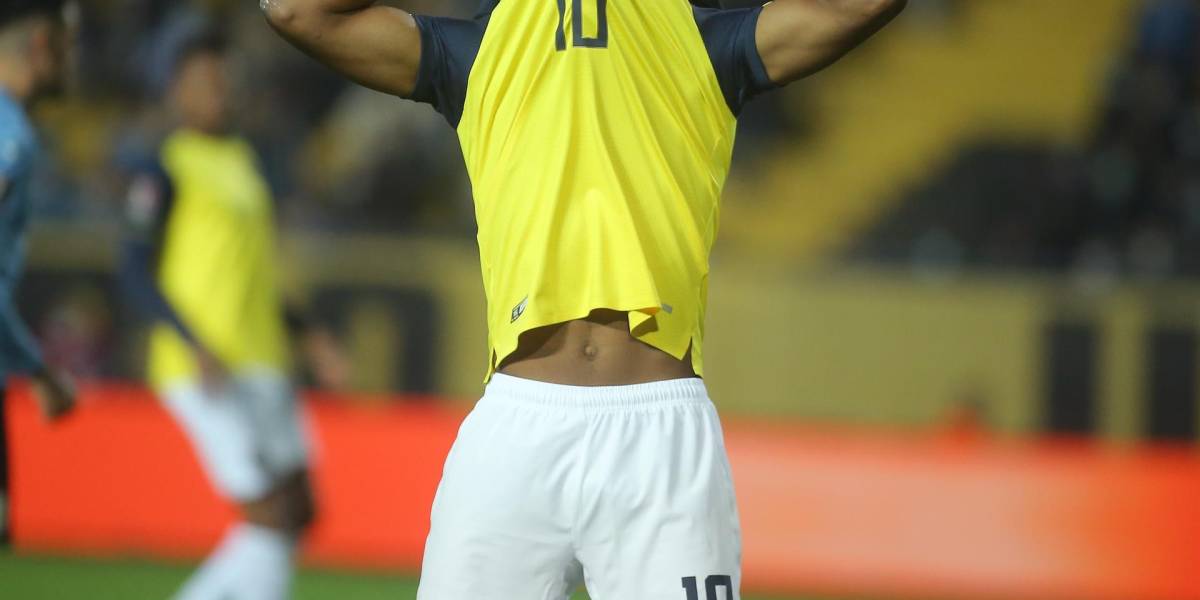 Ecuador pierde ante Uruguay, pero sigue en zona de clasificación al mundial