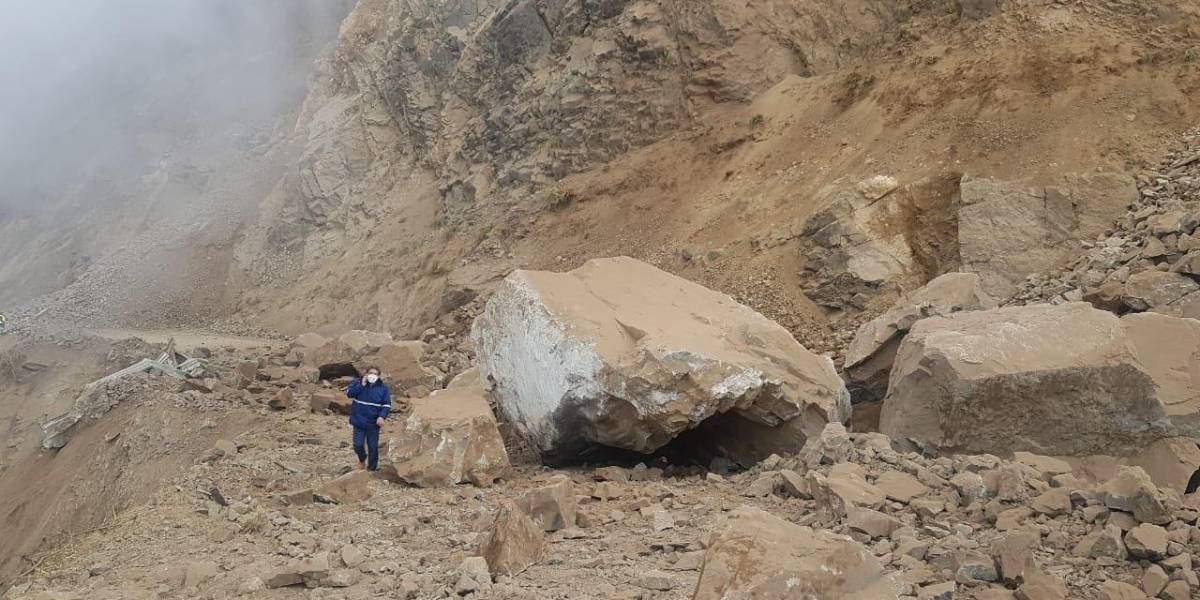 Vía Cuenca-Molleturo está cerrada por completo tras nuevo derrumbe