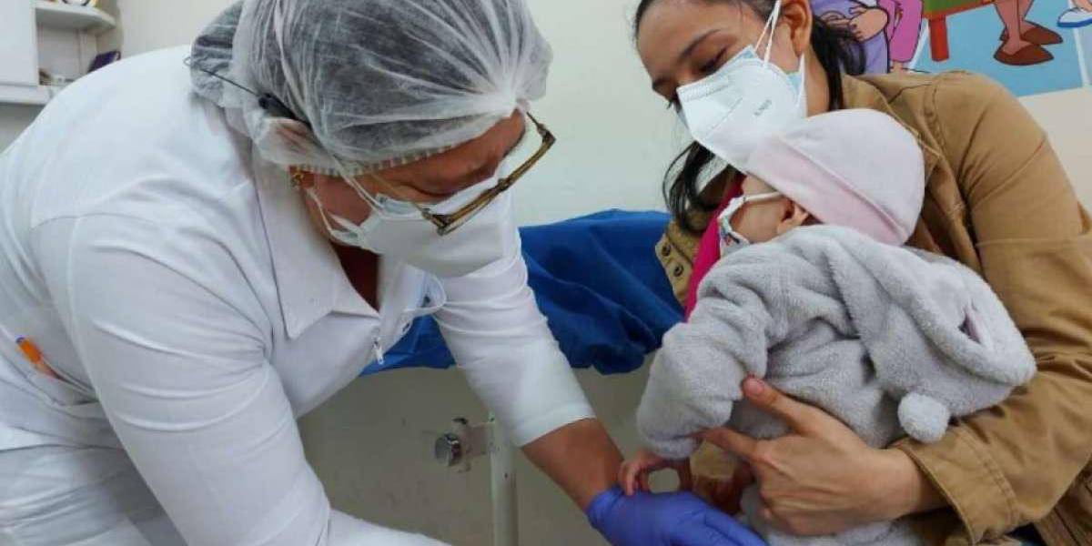 Nueva escasez de vacunas pentavalentes y SRP en centros de salud en Guayaquil