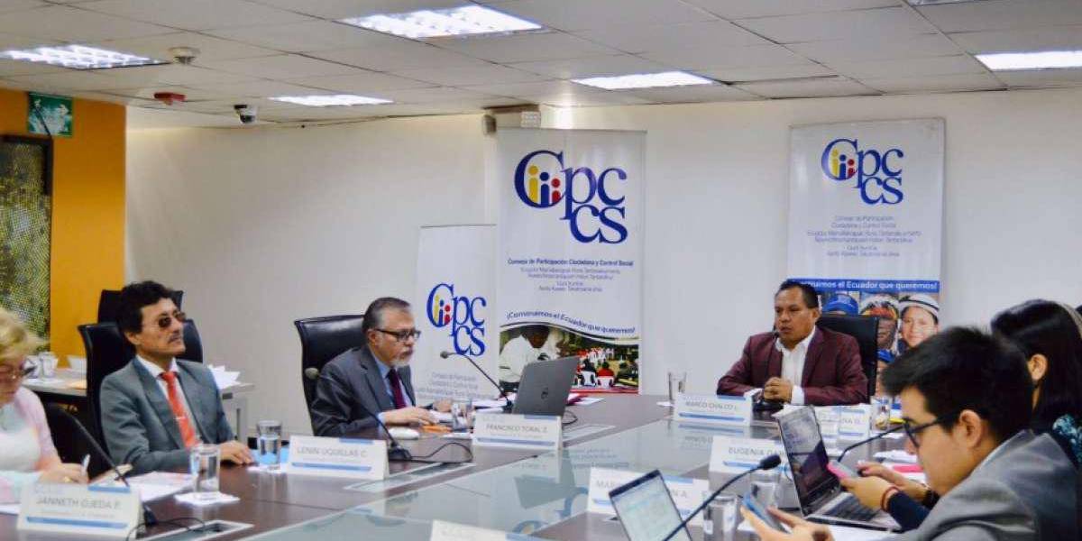 Concurso Contralor: la comisión de selección suspende al secretario Francisco Toral