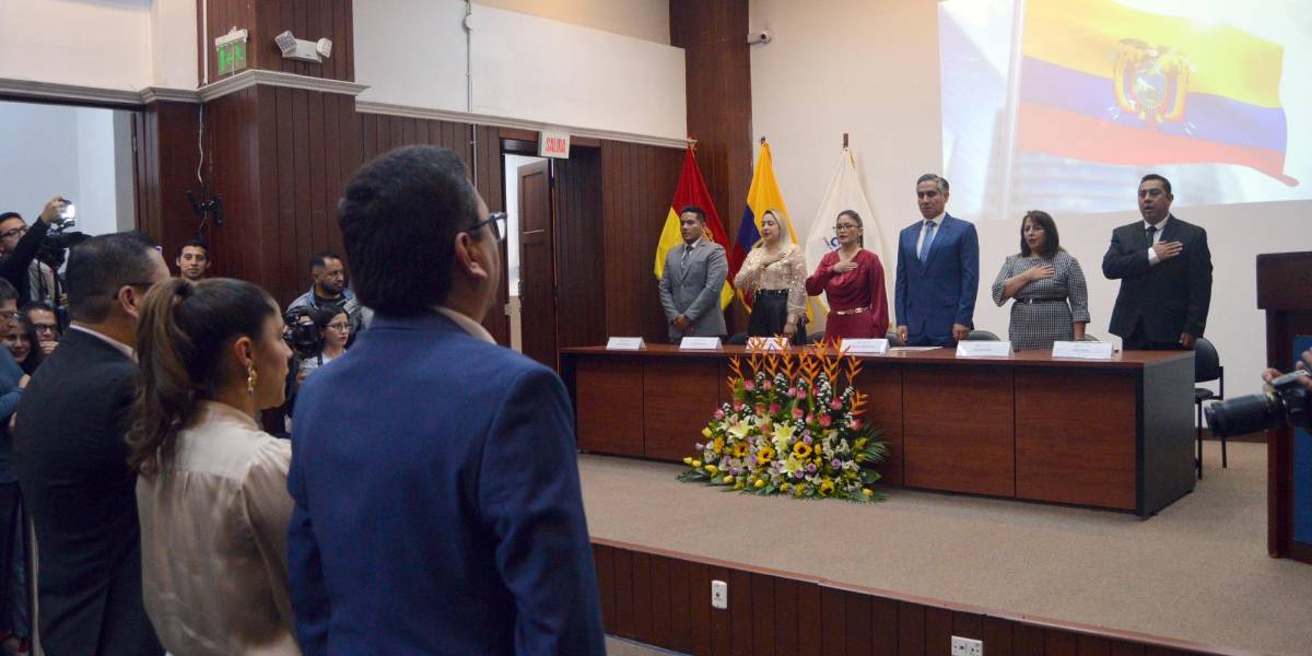El CNE entrega credenciales a los asambleístas provinciales electos