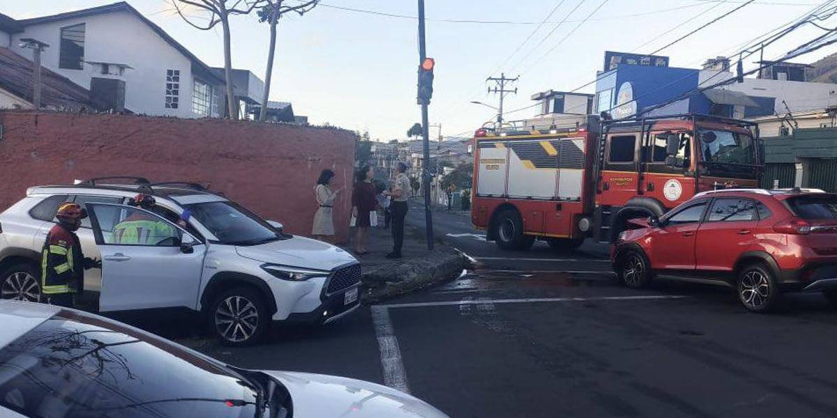 Un siniestro de tránsito dejó cuatro personas afectadas en Cotocollao, en el norte de Quito