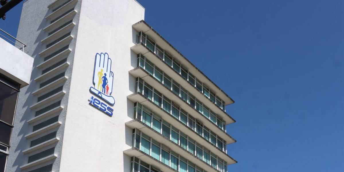 Un hombre intentó retirar USD 40 000 de los fondos de cesantía del IESS con identidad falsa