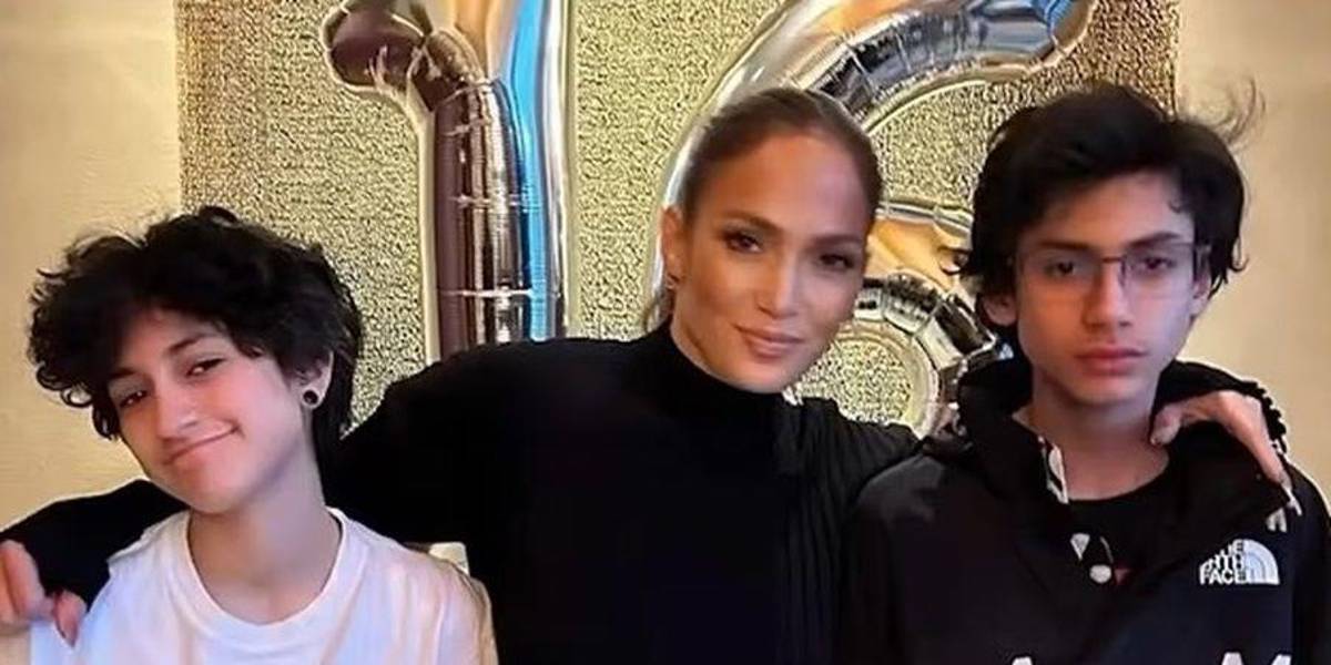 Jennifer López celebró los 17 años de sus hijos con fotografías inéditas