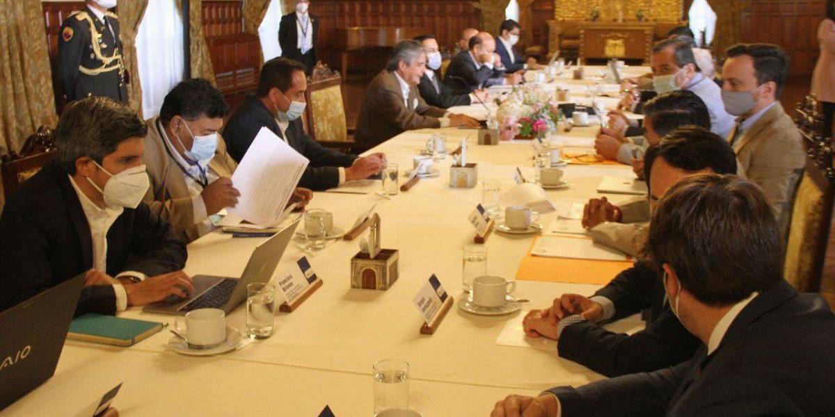 Gobierno analiza focalización de subsidios para combustibles dedicados a la transportación