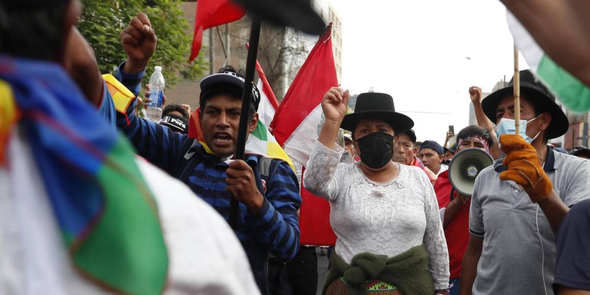 Nueva jornada de protestas en Lima termina en enfrentamientos