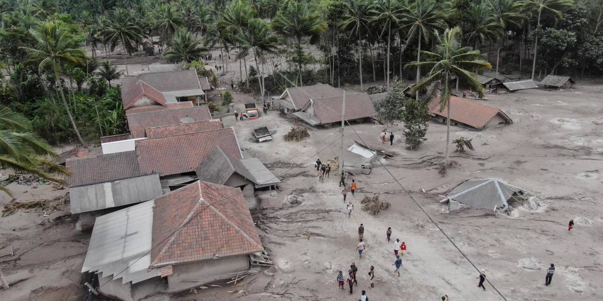 La erupción del volcán Semeru en Indonesia deja ya al menos 34 muertos