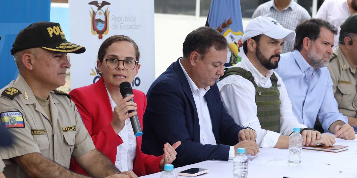 El Gobierno descarta las clases virtuales en Durán y creará policías escolares