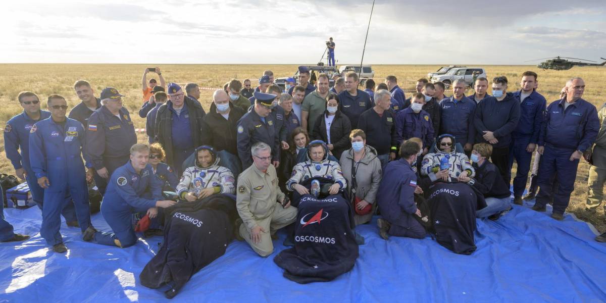 Tres astronautas regresaron a la Tierra tras permanecer varados en el espacio