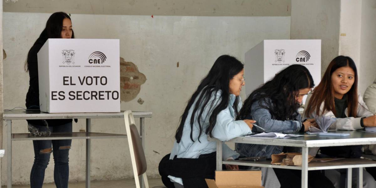 La pregunta sobre reducción de número de asambleístas puede ir a la papeleta