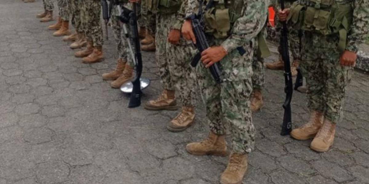 Un militar de la Armada guardaba objetos prohibidos en el ingreso a la Cárcel Regional de Guayaquil