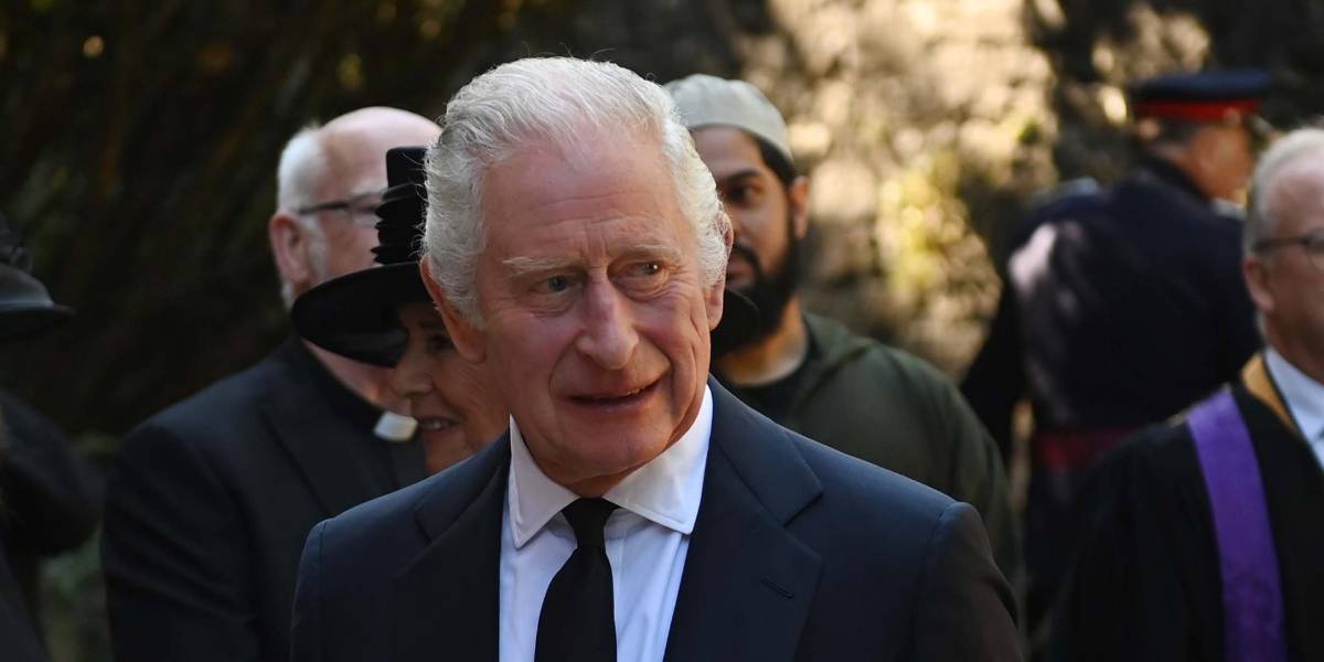 Video capta ataque a 'huevazos' contra el rey Carlos III