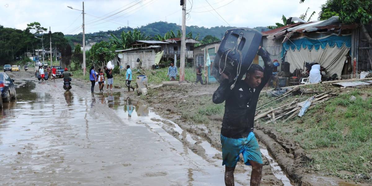 Inundaciones en Esmeraldas: el Inamhi dice que en 24 horas se acumuló el doble de agua lluvia que en un mes, pero no tiene relación con El Niño