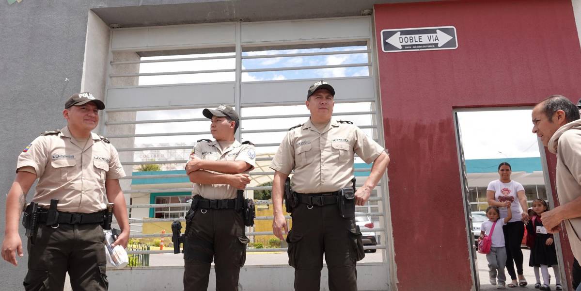 El Ministerio de Trabajo fija en USD 198 el bono de alimentación mensual para policías