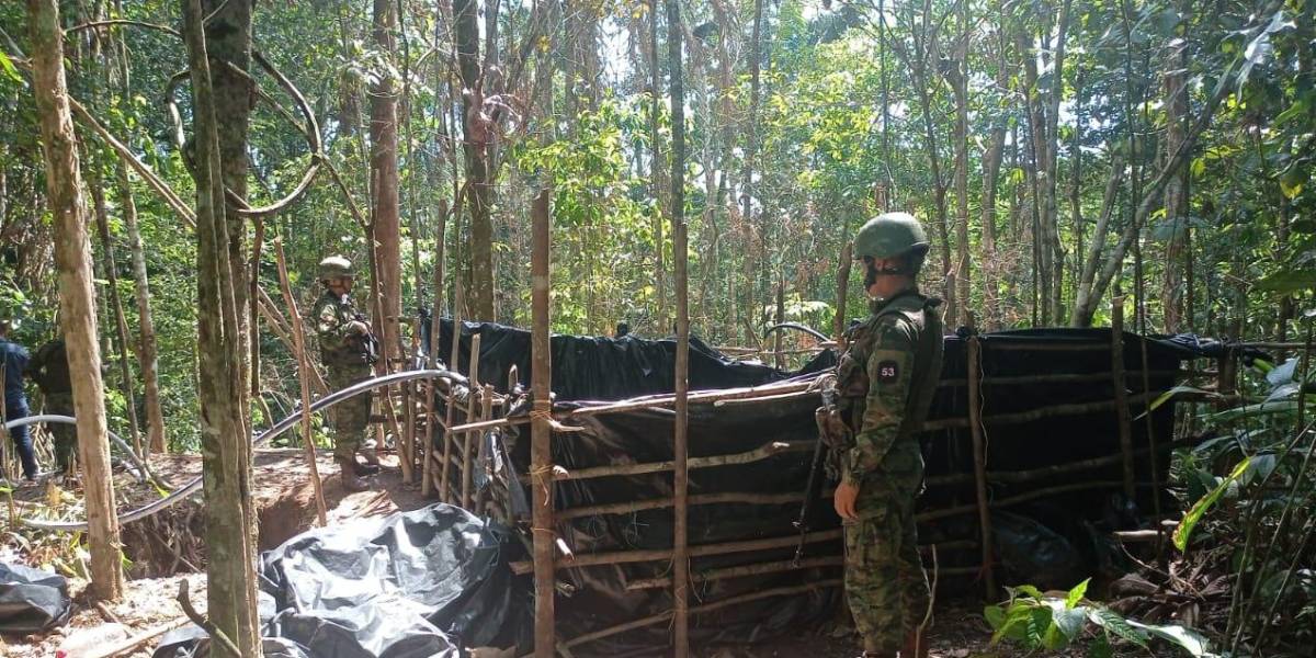 FF.AA. halla campamento para procesar cocaína en la frontera de Ecuador con Colombia