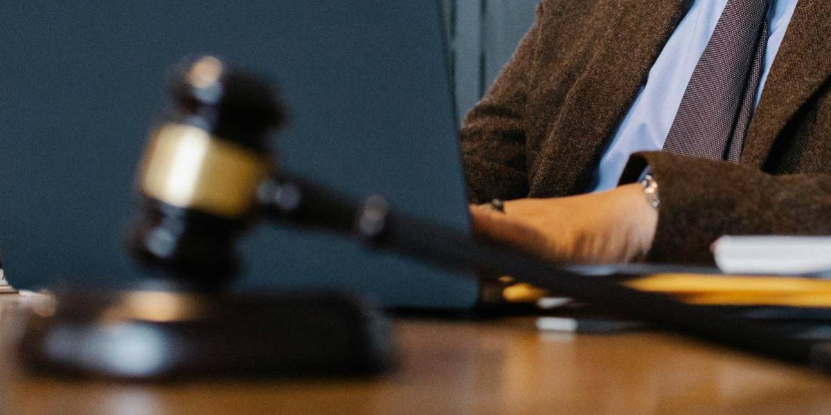 Un juez de Chone es sospechoso de grabar y difundir video de acoso sexual a su secretaria