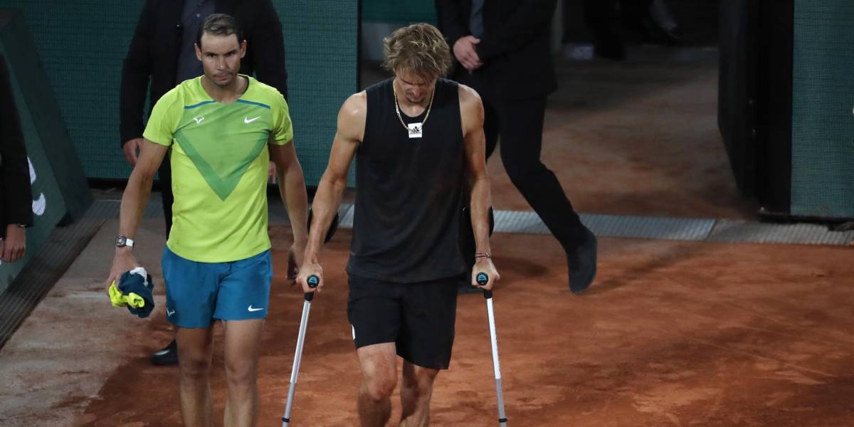 El tenista Alexander Zverev teme que los ligamentos de su tobillo estén rotos