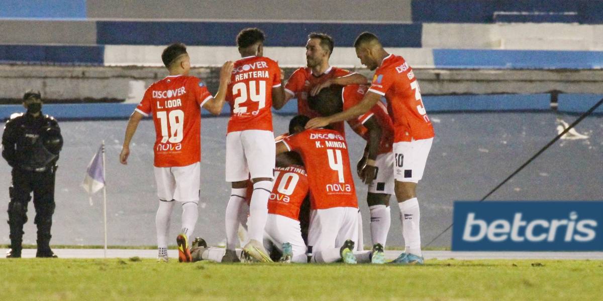 U. Católica goleó 4-0 al 9 de Octubre en el Alberto Spencer