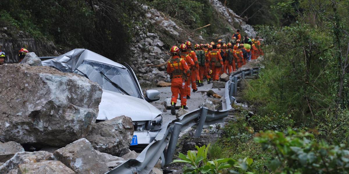 Asciende a 74 el número de fallecidos por el terremoto en el centro de China