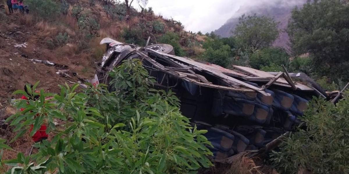 Perú: la caída de un autobús a un abismo deja al menos 24 muertos y 21 heridos