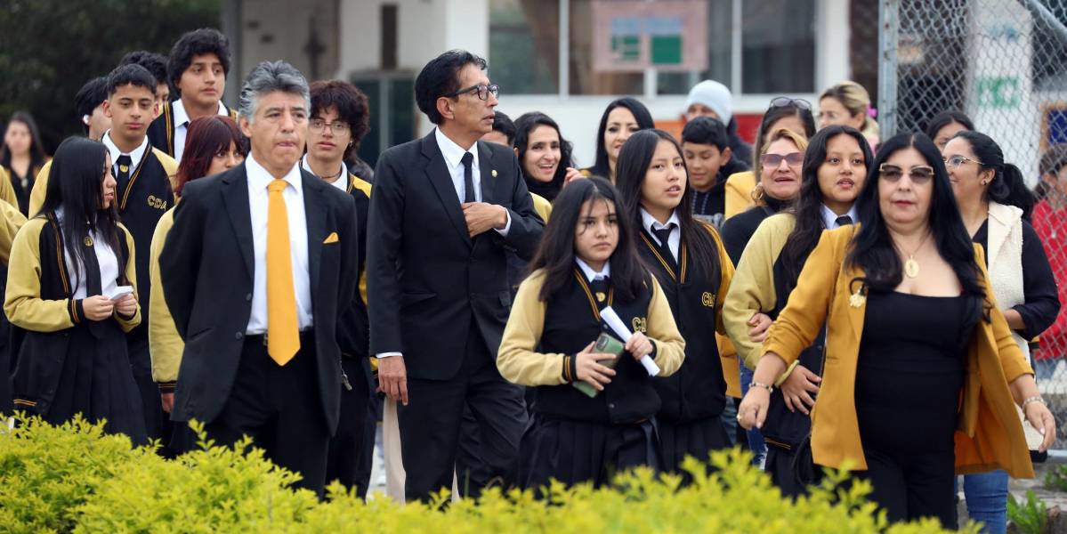 Ministerio de Educación contratará a 1 283 profesionales para consejerías estudiantiles