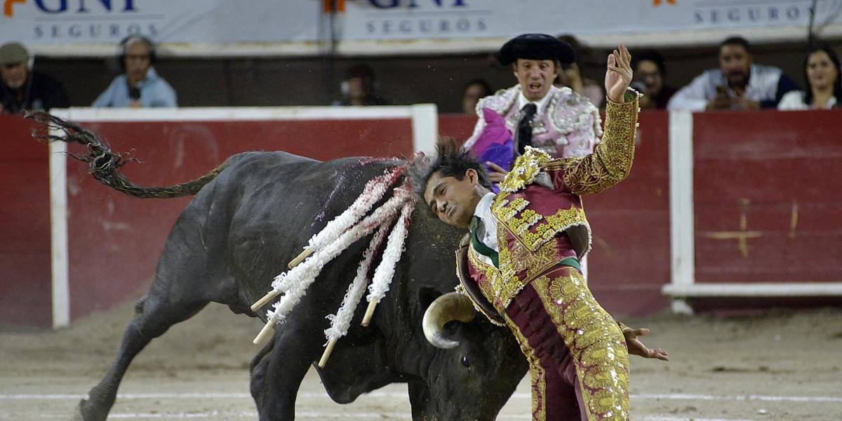 Joselito Adame con conmoción cerebral tras ser corneado por un toro