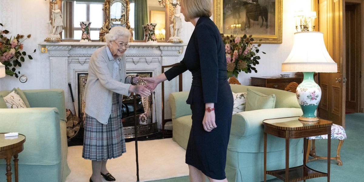 La reina Isabel II suspendió una reunión por recomendación médica y guarda reposo