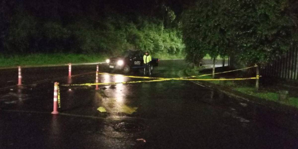 Quito | Deslizamientos de tierra provocan cierres viales en Nayón y la av. Simón Bolívar