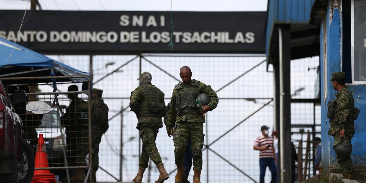 Unos 11 000 presos de Ecuador se identifican con bandas criminales