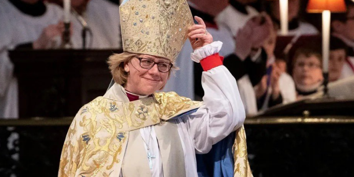 Sarah Mullally hace historia como la primera mujer arzobispa de Canterbury