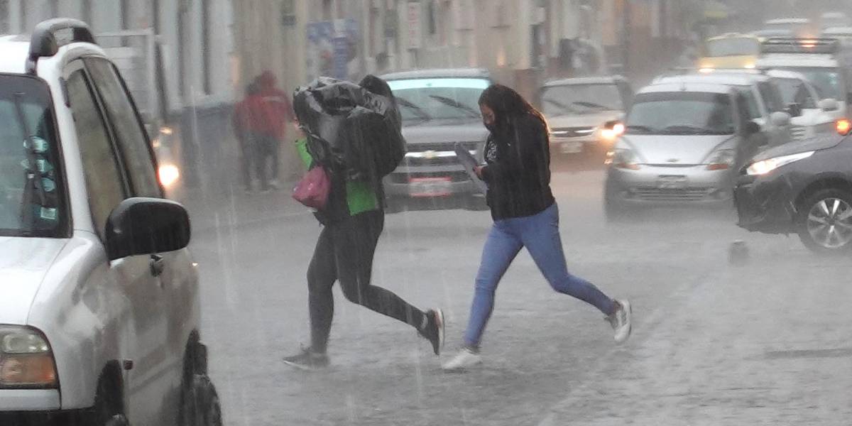 Imagen referencial de lluvias en Cuenca, en abril.