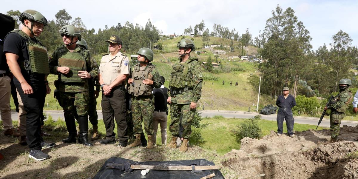 Noboa inspeccionó cierre de túnel construido por reos en la cárcel de Turi, en Cuenca