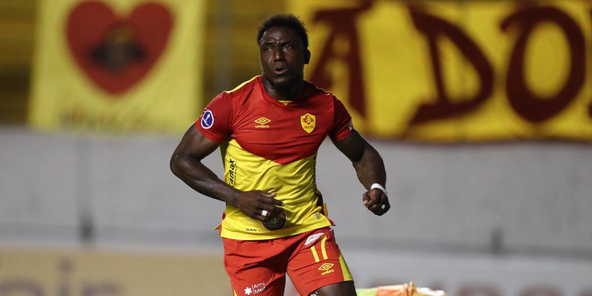 Aucas no dejó ingresar a sus instalaciones a Roberto la Tuka Ordóñez