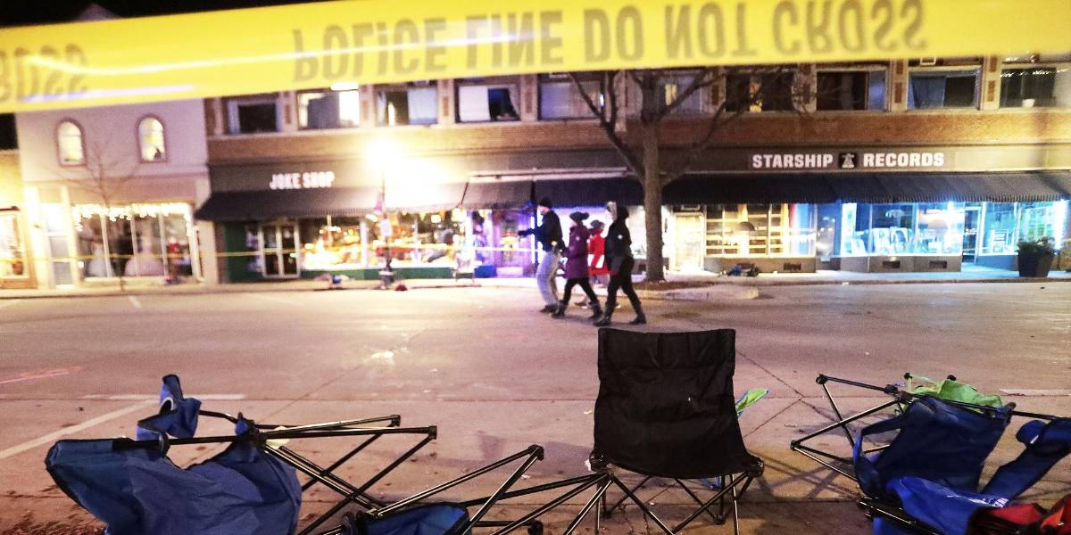 Al menos 5 muertos y unos 40 heridos atropellados en un desfile en Wisconsin