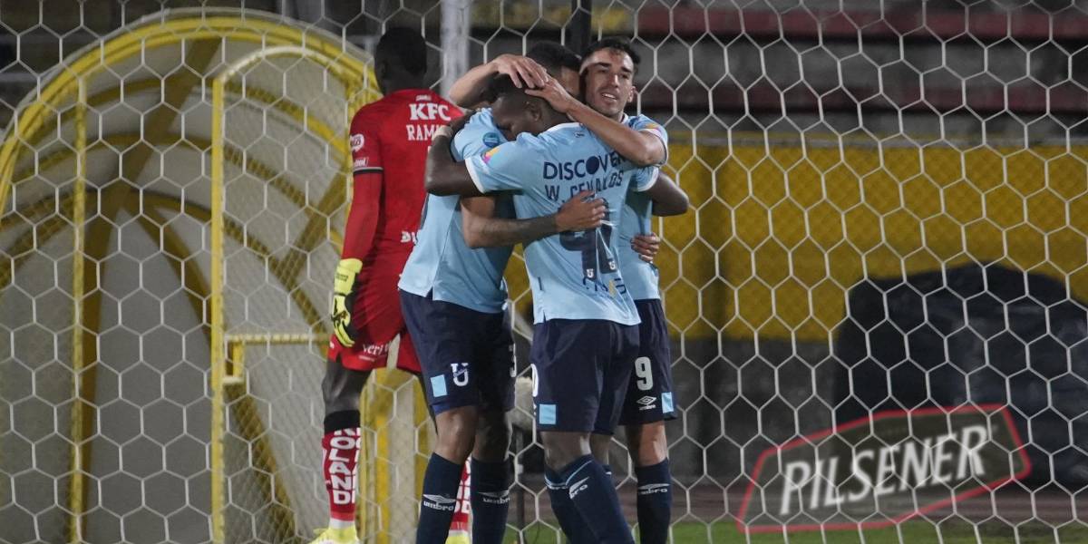 Universidad Católica venció a IDV 3-1 y se acerca al líder