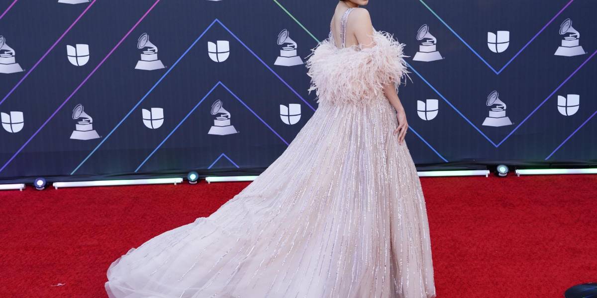 Tonos pastel y mucho amor en la alfombra de los Latin Grammy