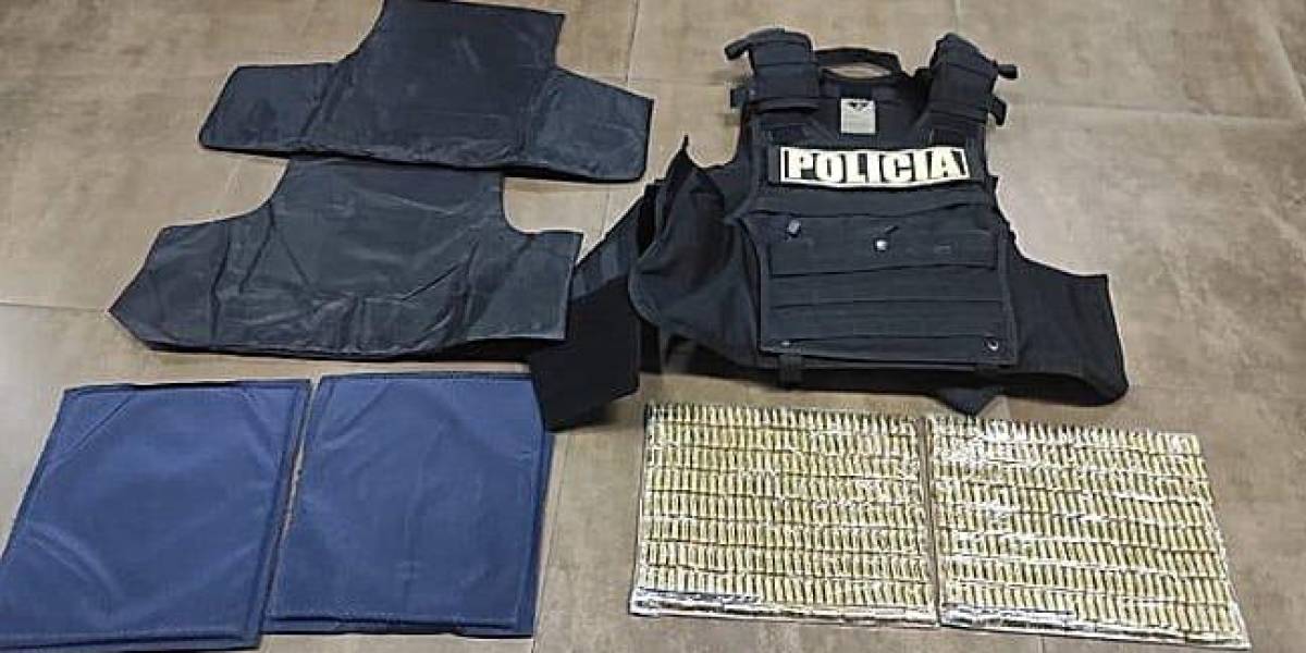 Tres policías intentaron ingresar 496 municiones a la Cárcel de Latacunga