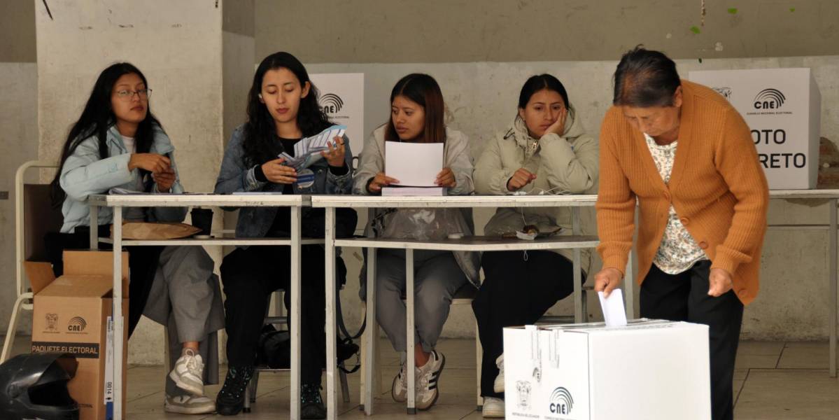 Los adultos mayores se volvieron tendencia en redes sociales por su considerable asistencia a las votaciones