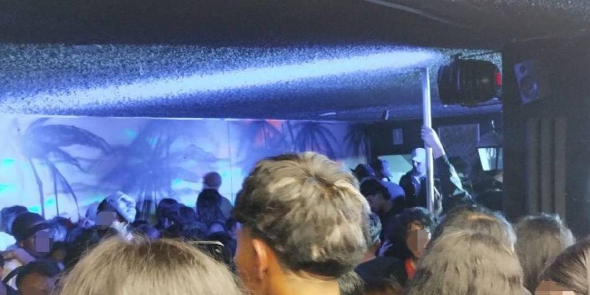 Un local de salchipapas en el sur de Quito fue clausurado por una fiesta clandestina